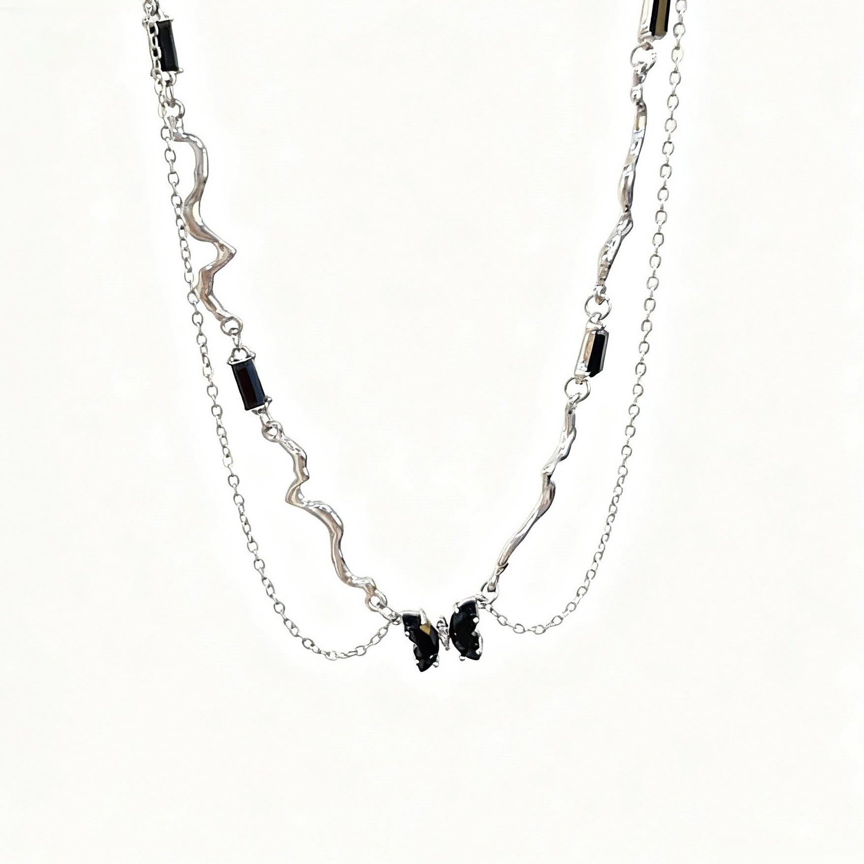 ブラッククリスタル バタフライペンダント ウェーブダブルネックレス