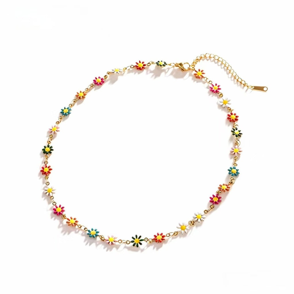 キュートな小花が連なる さわやかカラーのクローネックレス