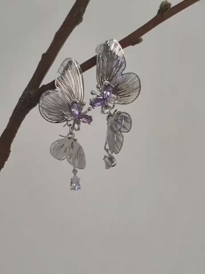 🦋メタリックバタフライ ロングフリンジ ピアス